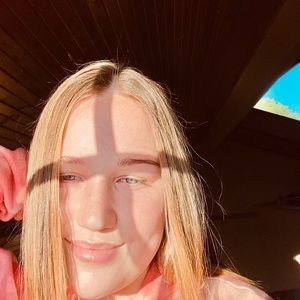 Meet your Posher, Ava